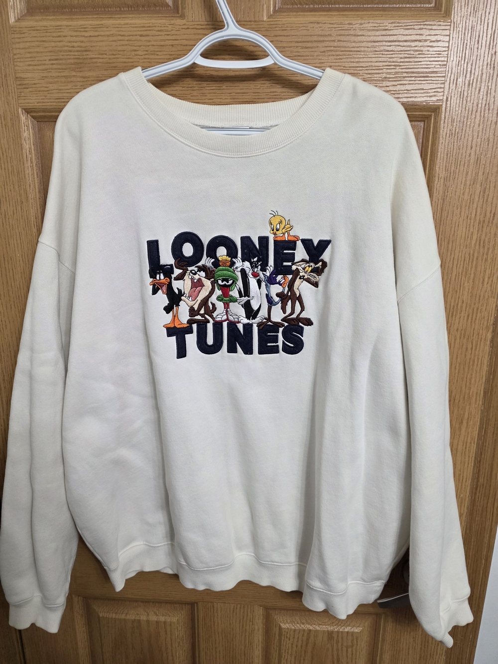 Vtg Looney Tunes Cream Graphic Crewneck Sweatshirt - Classic Cartoon Embroidery